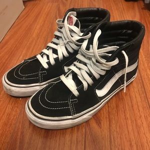 SK8-HI Vans 6.5 in Black/White & Great Condition